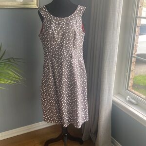 Great neckline!  Size UK 14:US 10.  Taupey and white print dress